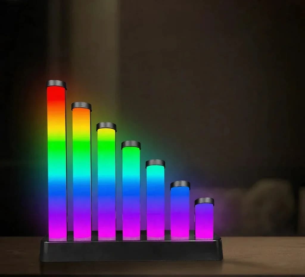 Luminária de Mesa LED RGB Reativa ao Som com Controle por App